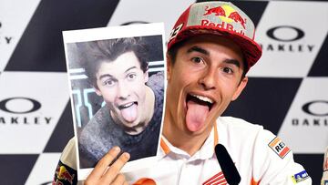 Márquez con la foto de Shawn Mendes