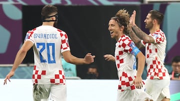 Croatia take third place at the 2022 World Cup, beating Morocco 2-1, thanks to goals from Gvardiol and Orsic. Dari scored for Morocco.