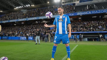 Lucas Pérez en su presentación con el Deportivo.