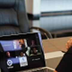 El Príncipe de Johor conversa con Tebas por videoconferencia