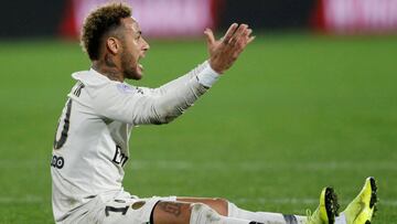 Soccer Football - Ligue 1 - Bordeaux vs Paris St Germain - Matmut Atlantique, Bordeaux, France - December 2, 2018 Paris St Germain's Neymar reacts REUTERS/Regis Duvignau