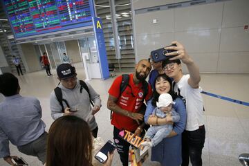 Rostros llenos de sonrisas. Así se veía la Selección al llegar al aeropuerto de Seul para el amistoso ante Corea del Sur este martes. Selfies y autógrafos.