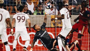 El arquero de Real Salt Lake hizo una incre&iacute;ble atajada que de inmediato pinta para ser una de las mejores de la temporada en la MLS.