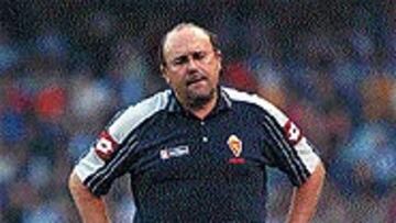 <B>DE FRENTE</B>. Paco Flores afronta una semana complicada.