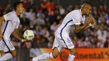 Futbol, Paraguay vs Chile.
Eliminatorias mundial Rusia 2018.
El jugador de Chile, Arturo Vidal, celebra su gol contra Paraguay durante el partido clasificatorio al mundial de Rusia 2018 disputado en el estadio Defensores del Chaco.
Asuncion, Paraguay.
01/09/2016
Marcelo Hernandez/Photosport**********
Football, Paraguay vs Chile.
Russia 2018 World Cup qualifiying.
Chile's player, Arturo Vidal , celebrates his goal against Paraguay during the Russia 2018 World Cup qualifiying football match at Defensores del Chaco stadium in Asuncion, Paraguay.
01/09/2016
Marcelo Hernandez/Photosport