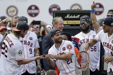 ¡Vaya celebración!: Altuve se gozó la caravana de los Astros