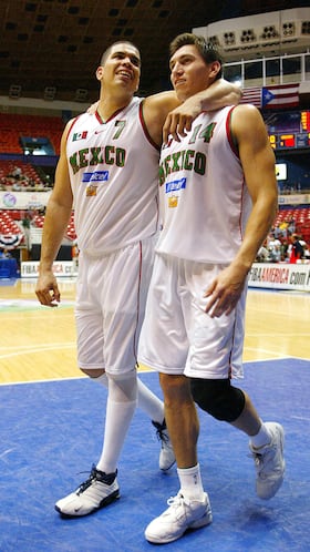 PREOLIMPICO PUERTO RICO 2003
MEXSPORT DIGITAL IMAGE
22 August 2003: Action photo of Horacio Llamas (L) and Eduardo Najera (R) ofMexico during pre olympic basketball tournament game against Uruguay. Mexico won 80-68./Foto de accion de Horcio Llamas (I) y Eduardo Najera (D) de Mexico durante juego del torneo pre olimpico de basquetbol en contra de Uruguay. Mexico gano 80-68. MEXSPORT/VICTOR STRAFFON