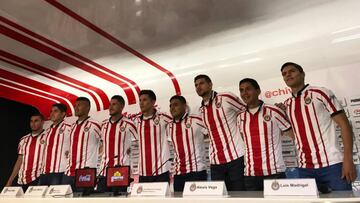 Chivas presenta a sus refuerzos; Cardozo se ilusiona