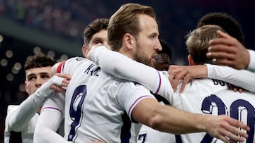 Los jugadores de Inglaterra celebran uno de los goles anotados por Harry Kane ante Albania.