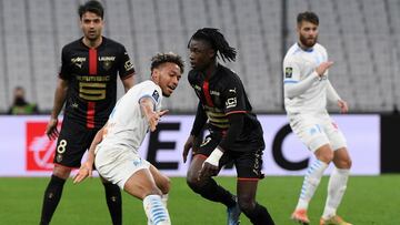 Marseille&#039;s French defender Boubacar Kamara (L) is challenged by Rennes&#039; French midfielder Eduardo Camavinga during the French L1 football match between Olympique de Marseille and Stade Rennais Football Club at the Velodrome Stadium in Marseille