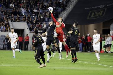 Tyler Miller no tuvo mucho trabajo en la noche, pero recibió tres goles. 