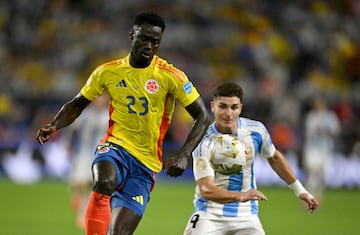 Colombia's defender #23 Davinson Sanchez fights for the ball with Argentina's forward #09 Julian Alvarez during the Conmebol 2024 Copa America tournament final football match between Argentina and Colombia at the Hard Rock Stadium, in Miami, Florida on July 14, 2024. (Photo by Chandan Khanna / AFP)