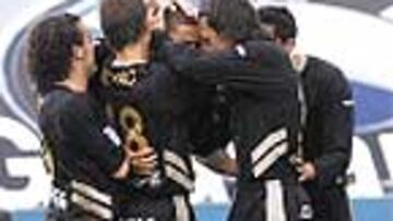 La plantilla felicitó a Fabiano.