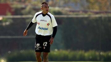 Pacheco debutó el 20 de enero del 2008 a la edad de 17 años en un partido contra el Club Toluca, con el paso de los torneos se convirtió en titular, por lo que vislumbraba un buen futuro, sin embargo fue transferido a Tigres, donde nunca pudo despuntar, después su carrera se fue en caída.  
