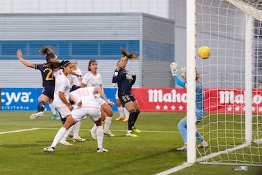 El Real Madrid hace de la tormenta calma para sacar su billete a Champions