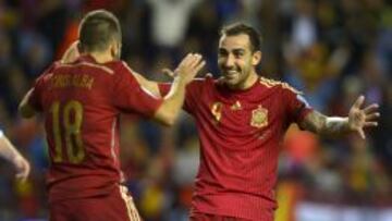 Alcácer agradece la asistencia a Jordi Alba.