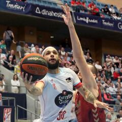 El Monbus Obradoiro gana ‘in extremis’ al UCAM Murcia