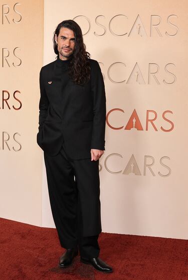 Oliver Laxe posa en la alfombra roja del Dolby Theatre.