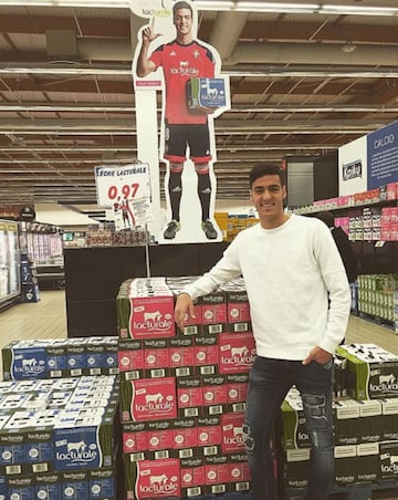 Durante su etapa en Osasuna fue la imagen de una marca de leche