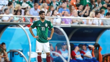 Luego de que una modelo de Instagram acusará al delantero del LAFC de invitarla a salir, Carlos Vela ha desmentido esta acusación mediante su cuenta de Twitter, donde lamenta este hecho.