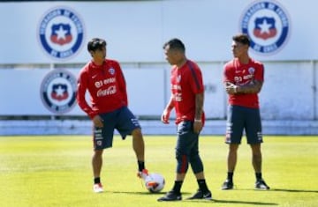 La Roja recibió la visita de los niños de la Teletón