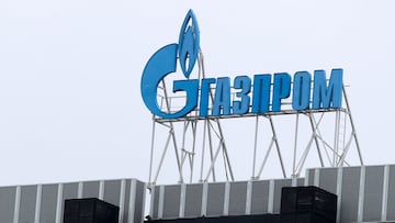 FILED - 03 March 2022, Russia, Saint Petersburg: The Gazprom logo is seen on a branch of the Russian state-owned company in Saint Petersburg. Photo: Stringer/dpa
   (Foto de ARCHIVO)
 03/03/2022 ONLY FOR USE IN SPAIN