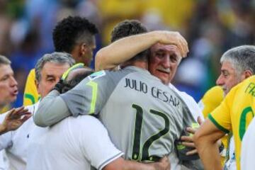 Scolari felicitando a Julio César