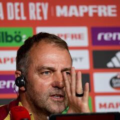 Flick contraprograma al Madrid: “Hay que cuidar a los árbitros”