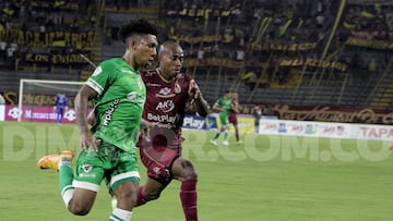 Acción de juego del partido entre Tolima y La Equidad.