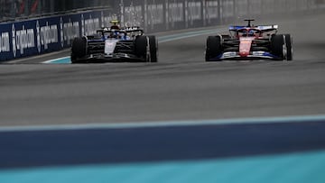 MIAMI, FLORIDA - MAY 04: Carlos Sainz of Spain driving the (55) Williams FW47 Mercedes and Charles Leclerc of Monaco driving the (16) Scuderia Ferrari SF-25 battle for track position on track during the F1 Grand Prix of Miami at Miami International Autodrome on May 04, 2025 in Miami, Florida. Rudy Carezzevoli/Getty Images/AFP (Photo by Rudy Carezzevoli / GETTY IMAGES NORTH AMERICA / Getty Images via AFP)
