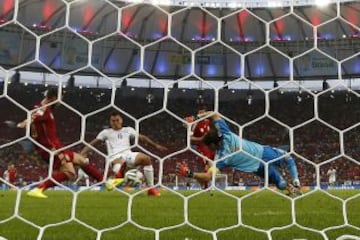 Con goles de Eduardo Vargas y Charles Aránguiz, la Roja derrotó a España en el Maracaná, el 18 de junio del 2014.