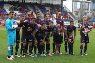 Once del Eibar. De pie: Borja Bastón, Mauro Dos Santos, Jota y Ramis. Agachados: Irureta, Radosevic, Capa, Dani García, David Juncá, Adrián González y Keko.