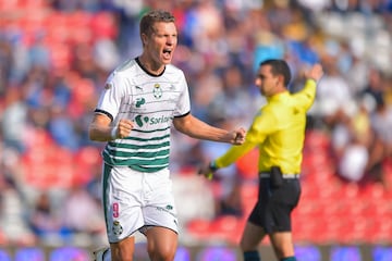 Julio Furch lleva 20 goles desde el Apertura 2016, ha vestido la camiseta del Veracruz y Santos Laguna, en donde milita actualmente.