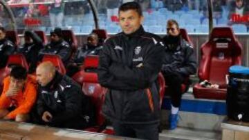 Djukic, en el banquillo del Vicente Calder&oacute;n. 