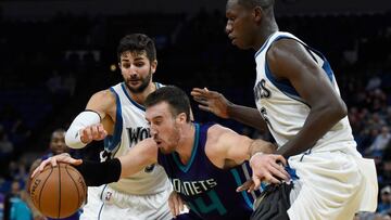 MINNEAPOLIS, MN - NOVEMBER 15: Frank Kaminsky III #44 of the Charlotte Hornets controls the ball against Ricky Rubio #9 and Gorgui Dieng #5 of the Minnesota Timberwolves during the fourth quarter of the game on November 15, 2016 at Target Center in Minneapolis, Minnesota. Kaminsky was called for traveling on the play. The Hornets defeated the Timberwolves 115-108. NOTE TO USER: User expressly acknowledges and agrees that, by downloading and or using this Photograph, user is consenting to the terms and conditions of the Getty Images License Agreement.   Hannah Foslien/Getty Images/AFP
 == FOR NEWSPAPERS, INTERNET, TELCOS &amp; TELEVISION USE ONLY ==