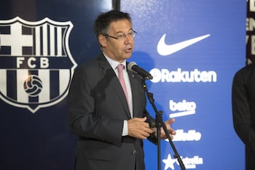 La presentación de Paulinho con el Barcelona en imágenes