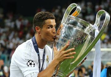Ronaldo with the Champions League trophy