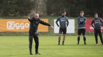 Sánchez y Casierra regresan a entrenamientos con Ajax