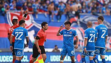 Futbol, Universidad de Chile vs Everton.
Fecha 30, campeonato Nacional 2024.
El arbitro Francisco Gilabert muestra tarjeta roja al jugador Marcelo Morales de Everton durante el partido de primera division contra Universidad de Chile disputado en el estadio Nacional, Santiago Chile.
10/11/2024
Felipe Zanca/Photosport
Football, Universidad de Chile vs Everton.
30th turn, 2024 National Championship.
Referee Francisco Gilabert shows a red card to the player Marcelo Morales of Universidad de Chile during the first division match against Everton held at the Nacional stadium, Santiago Chile.
10/11/2024
Felipe Zanca/Photosport