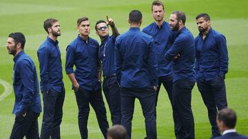 La plantilla de la Juventus no se ejercitó en el Camp Nou, lo hizo en su ciudad deportiva por la mañana. A su llegada a Barcelona se limitaron a darse un paseo por el Camp Nou.