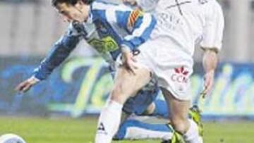 <b>MOLESTO. </b>A Peña no le gustó que el público animara al Nàstic.