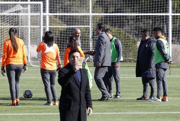 Luis Amaranto Perea recibe a 'Las Leonas' en la sede del Atlético