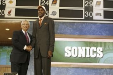 A finales de febrero de 2007, Durant recibió una invitación de USA Basketball para entrenar con la selección, convirtiéndose en el segundo freshman en conseguirlo detrás de Greg Oden.