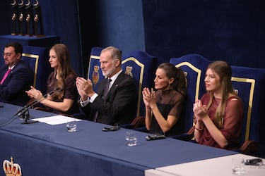 La Princesa Leonor, el Rey Felipe, la Reina Letizia y la Infanta Sofía durante la ceremonia de los Premios Princesa de Asturias 2025.