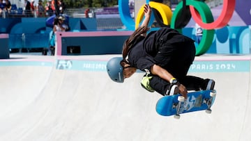 Japan's Hinano Kusaki competes in the women's park skateboarding prelims during the Paris 2024 Olympic Games at La Concorde in Paris on August 6, 2024. (Photo by Odd ANDERSEN / AFP)