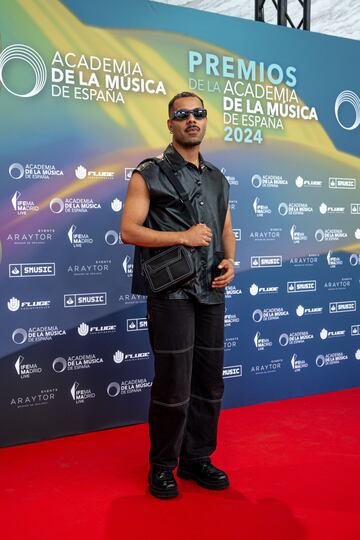 Cris B posa en los Premios de la Academia de la Música de España.