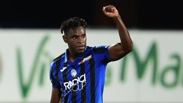 Atalanta's Colombian forward Duvan Zapata celebrates after scoring his team's fourth goal the Italian Serie A football match Atalanta vs Brescia played on July 14, 2020 behind closed doors at the Atleti Azzurri d'Italia stadium in Bergamo, as the country eases its lockdown aimed at curbing the spread of the COVID-19 infection, caused by the novel coronavirus. (Photo by MIGUEL MEDINA / AFP)