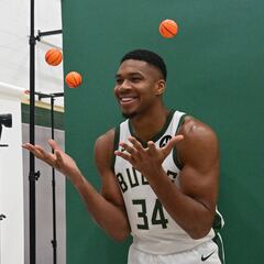 Giannis lets feelings be known about Lillard and Holiday