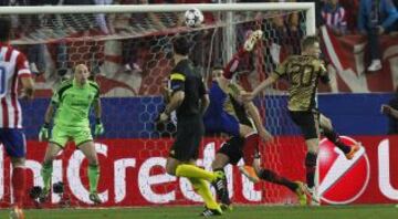 Raúl García en una espectacular chilena.