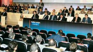 <b>PLENO. </b>La Asamblea de la Federación discurrió sin problemas, con todos los estamentos unidos y con la Eurocopa presidiendo el acto.